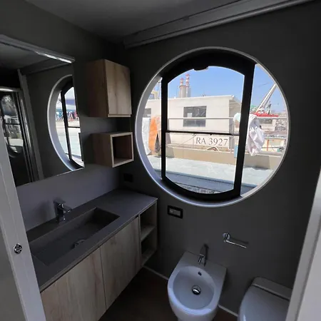 Houseboat *